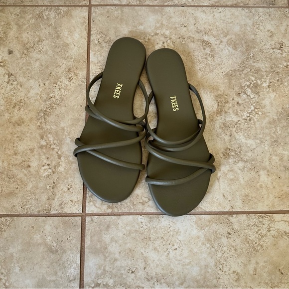 Tkees Sloan Slide Olive sandals size 8 EUC - Picture 4 of 9